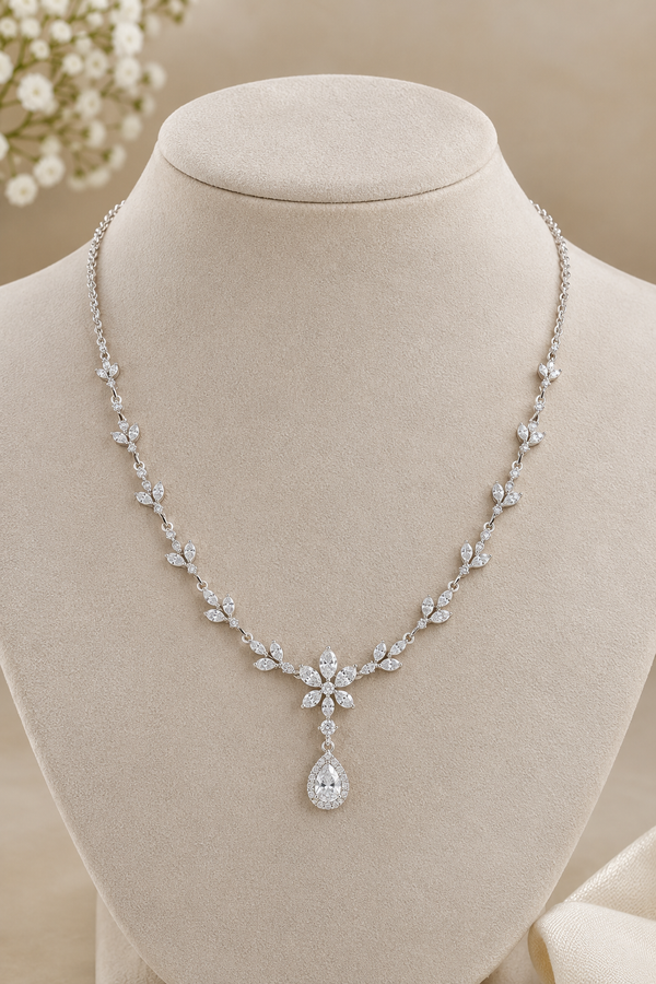 Elegant Leaf-Motif Diamond Necklace