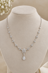 Elegant Leaf-Motif Diamond Necklace